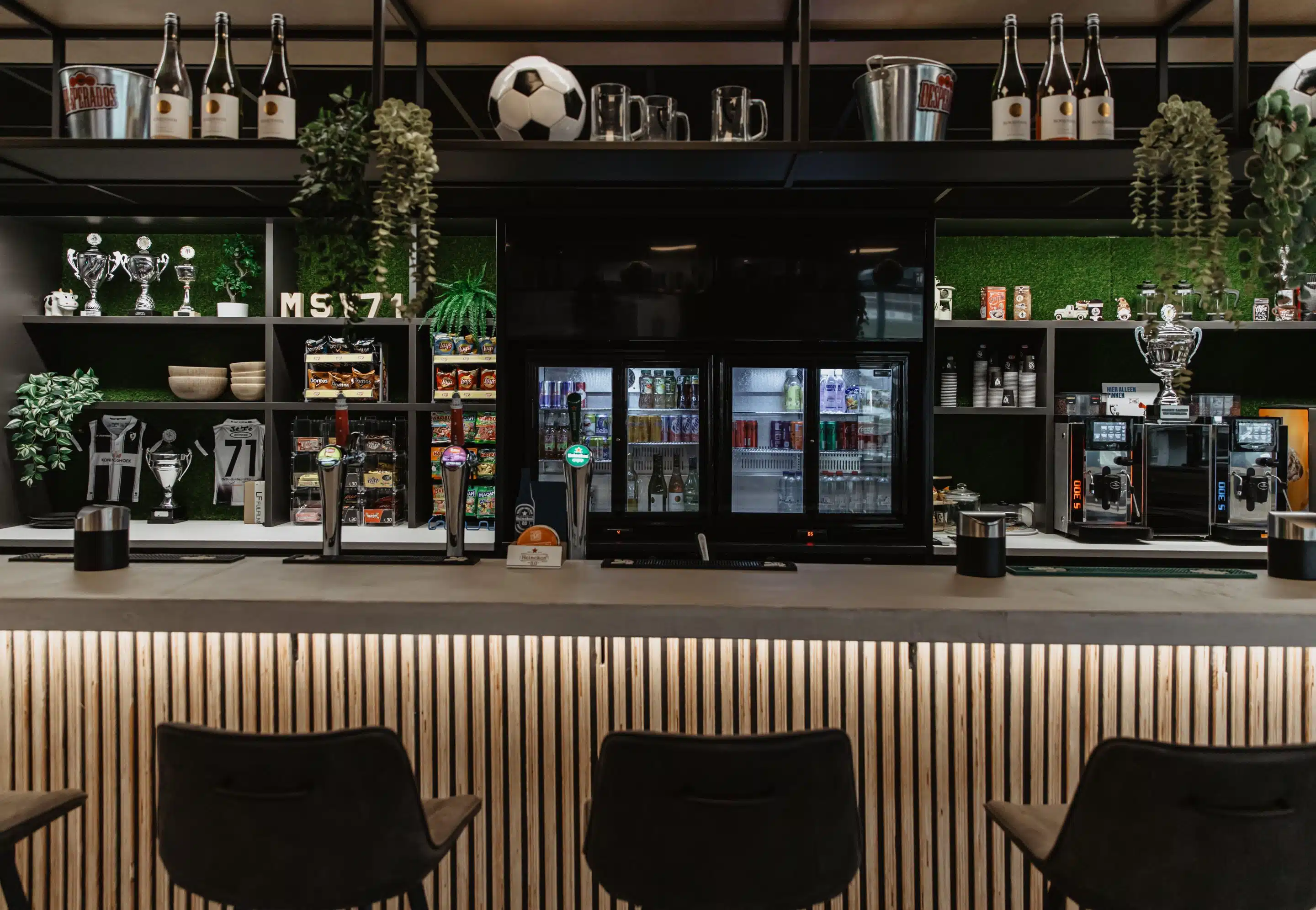 standbouw prins design Shopfitting Shop interior